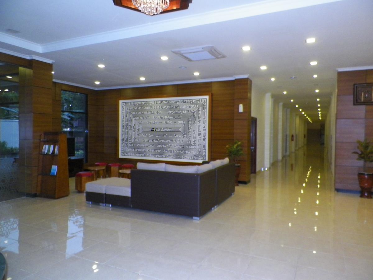 Multazam Hotel Solo Extérieur photo