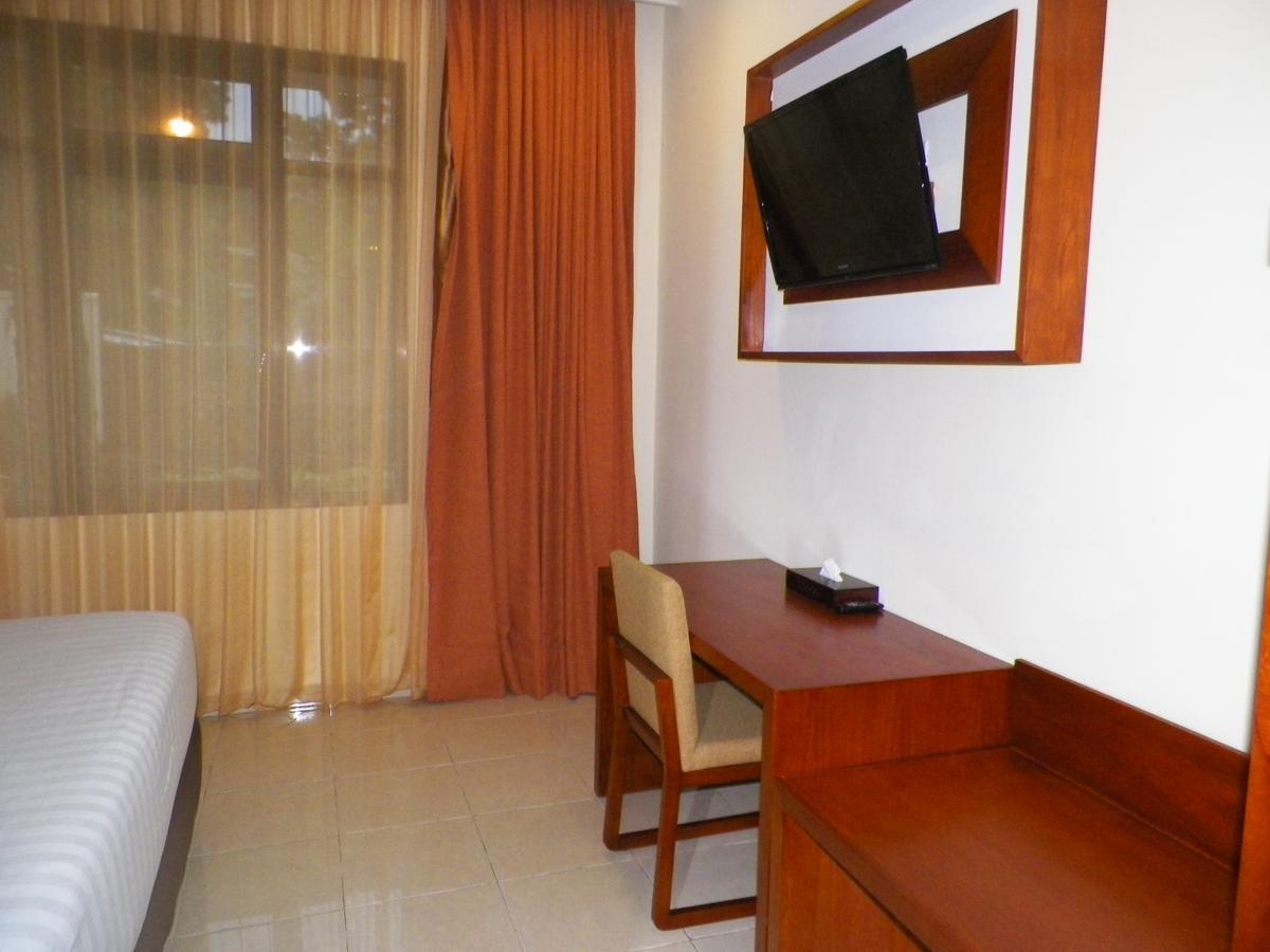 Multazam Hotel Solo Extérieur photo