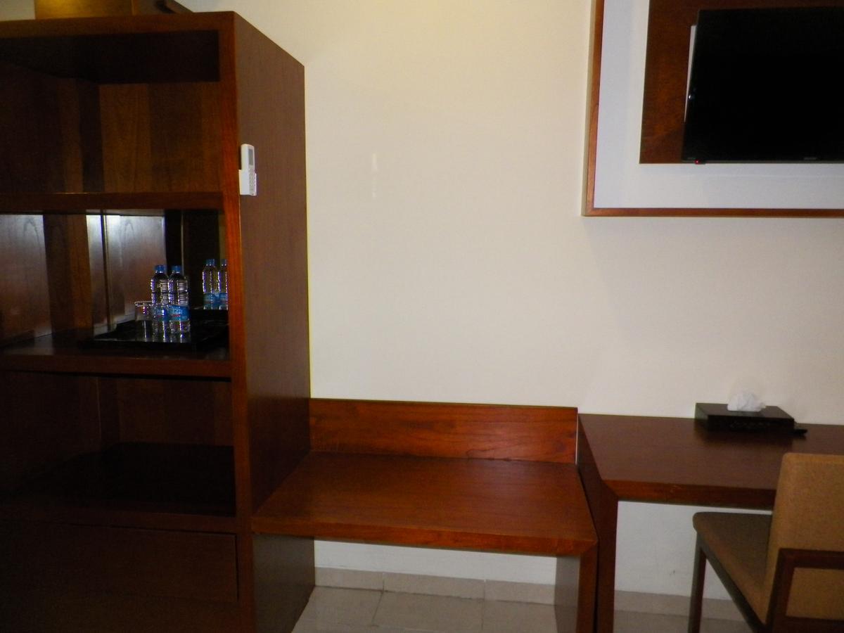 Multazam Hotel Solo Extérieur photo